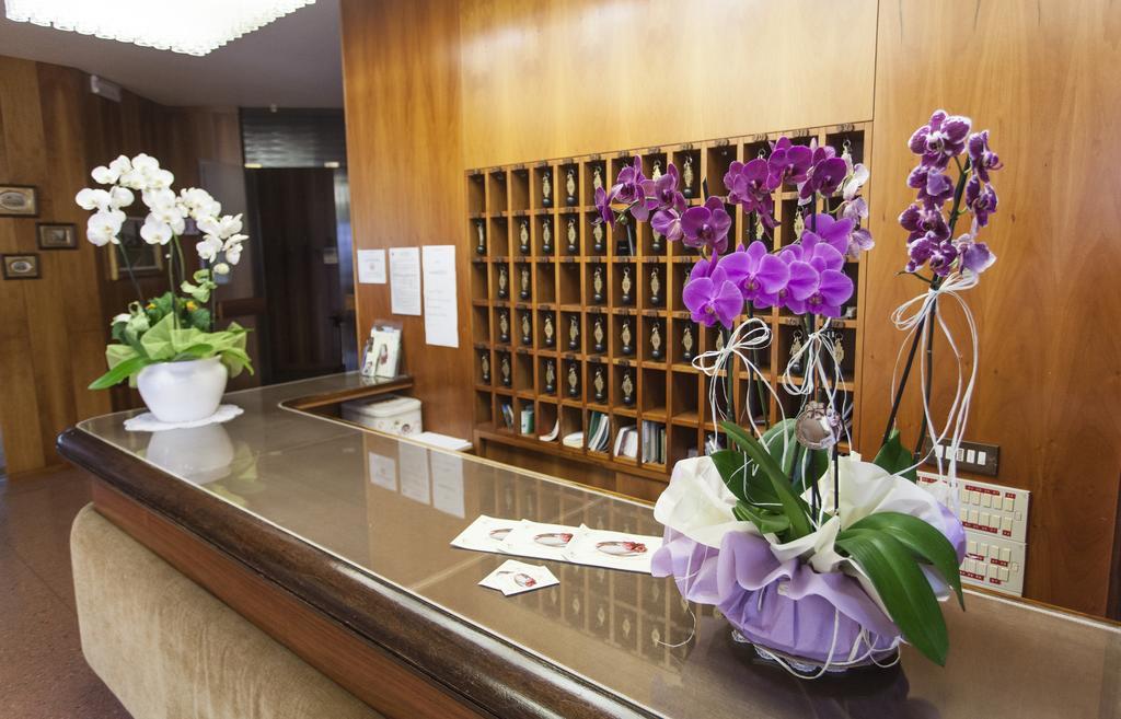 Hotel Rossini Tabiano Terme ภายนอก รูปภาพ