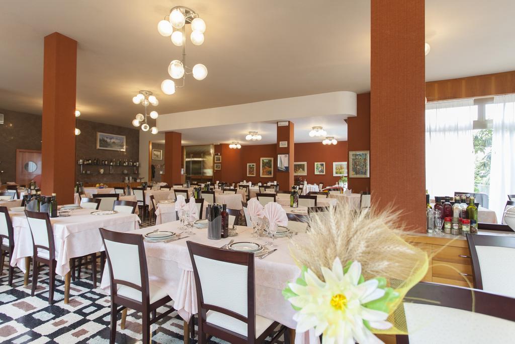 Hotel Rossini Tabiano Terme ภายนอก รูปภาพ