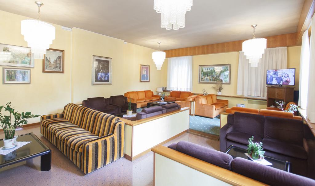 Hotel Rossini Tabiano Terme ภายนอก รูปภาพ