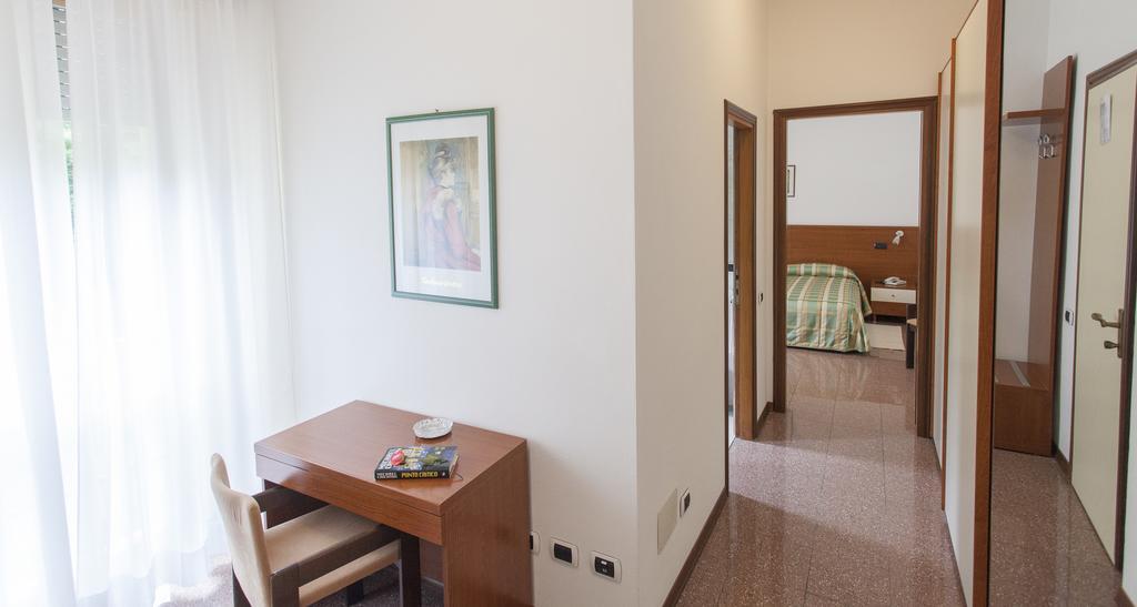Hotel Rossini Tabiano Terme ภายนอก รูปภาพ