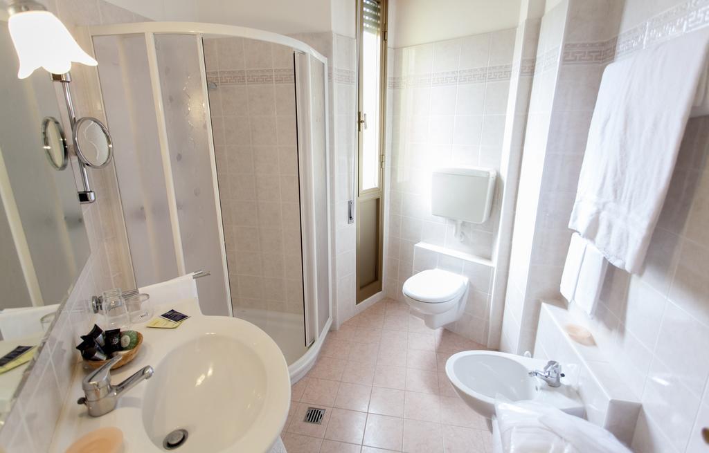 Hotel Rossini Tabiano Terme ภายนอก รูปภาพ