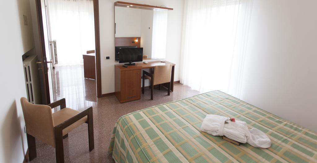 Hotel Rossini Tabiano Terme ภายนอก รูปภาพ