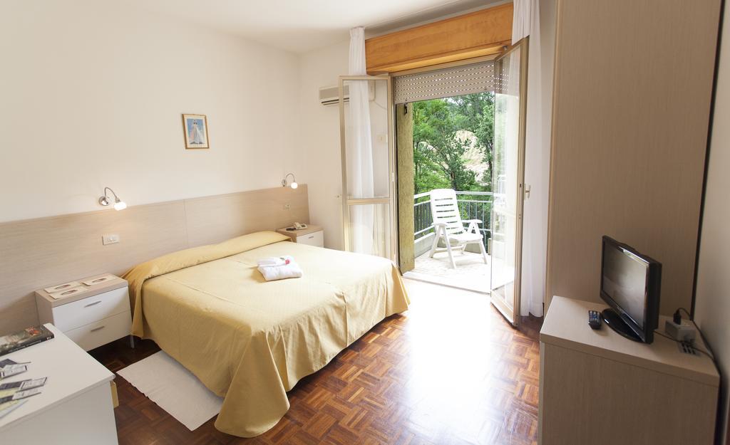 Hotel Rossini Tabiano Terme ภายนอก รูปภาพ