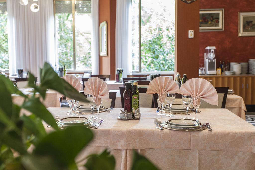 Hotel Rossini Tabiano Terme ภายนอก รูปภาพ
