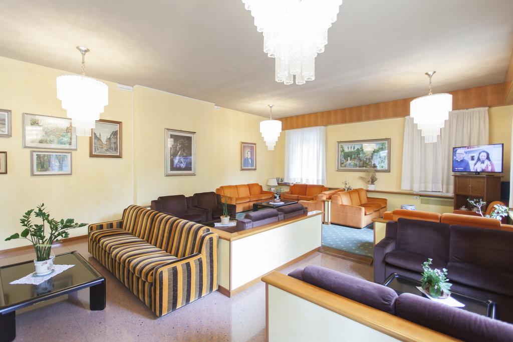 Hotel Rossini Tabiano Terme ภายนอก รูปภาพ
