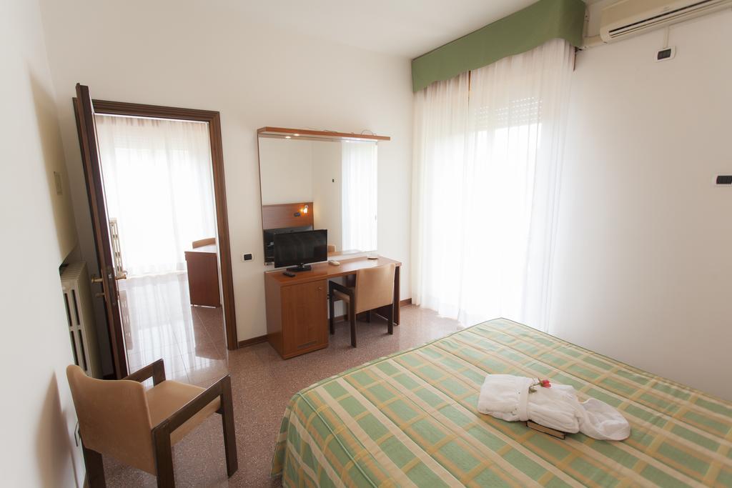 Hotel Rossini Tabiano Terme ภายนอก รูปภาพ