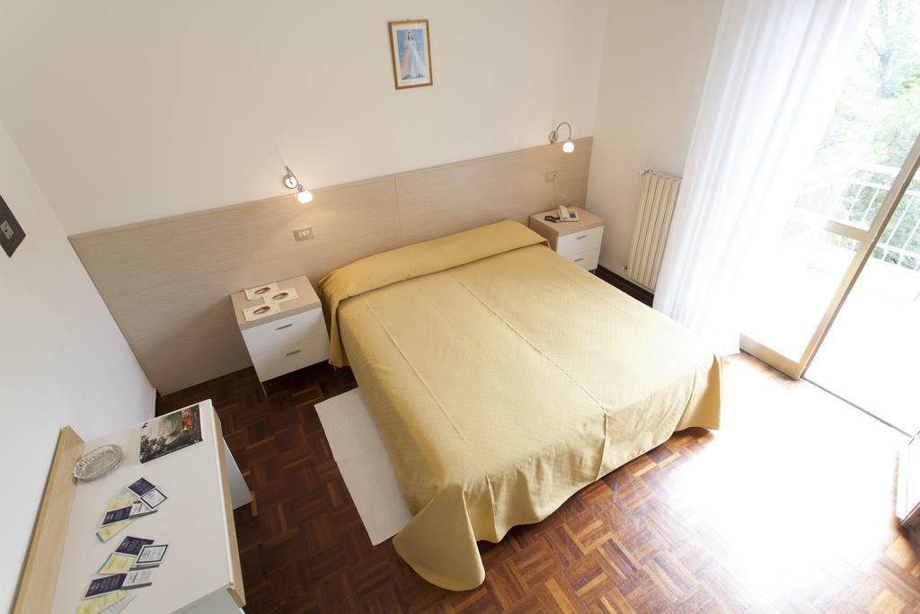Hotel Rossini Tabiano Terme ภายนอก รูปภาพ