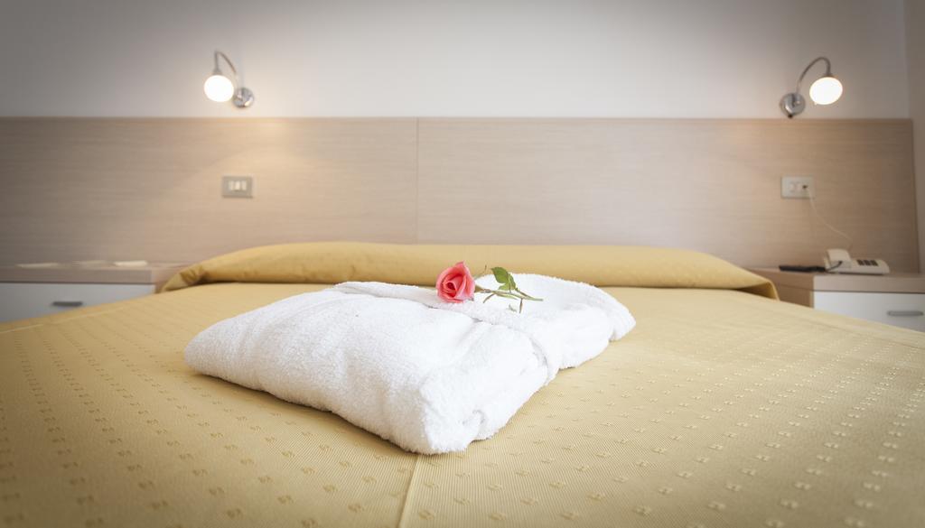 Hotel Rossini Tabiano Terme ภายนอก รูปภาพ