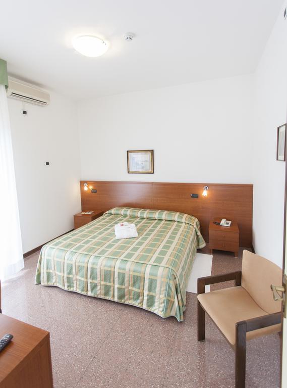 Hotel Rossini Tabiano Terme ภายนอก รูปภาพ