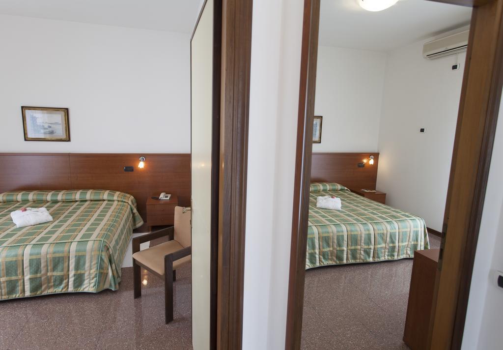 Hotel Rossini Tabiano Terme ภายนอก รูปภาพ