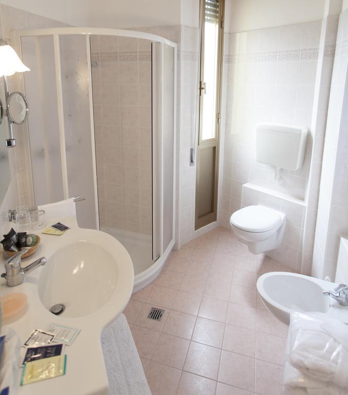 Hotel Rossini Tabiano Terme ภายนอก รูปภาพ