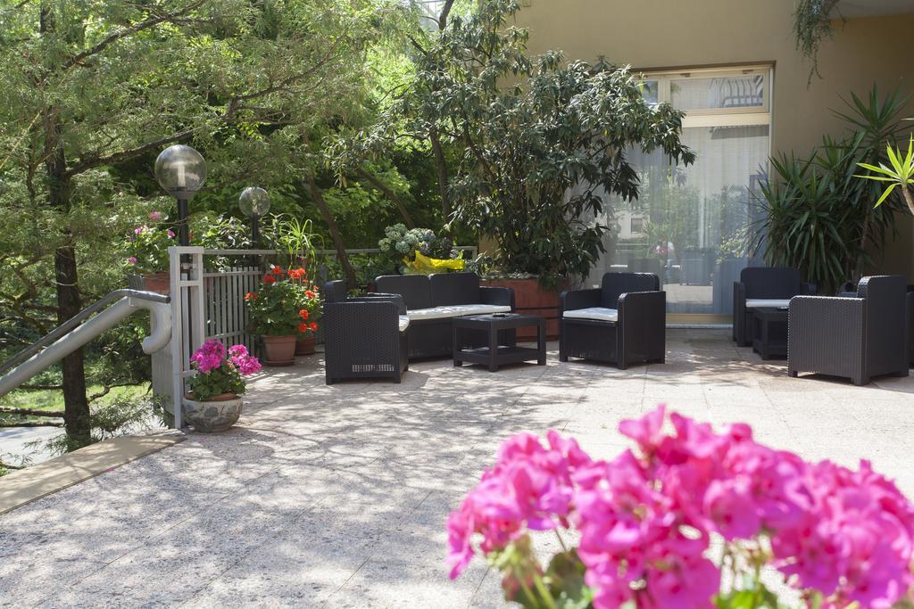 Hotel Rossini Tabiano Terme ภายนอก รูปภาพ