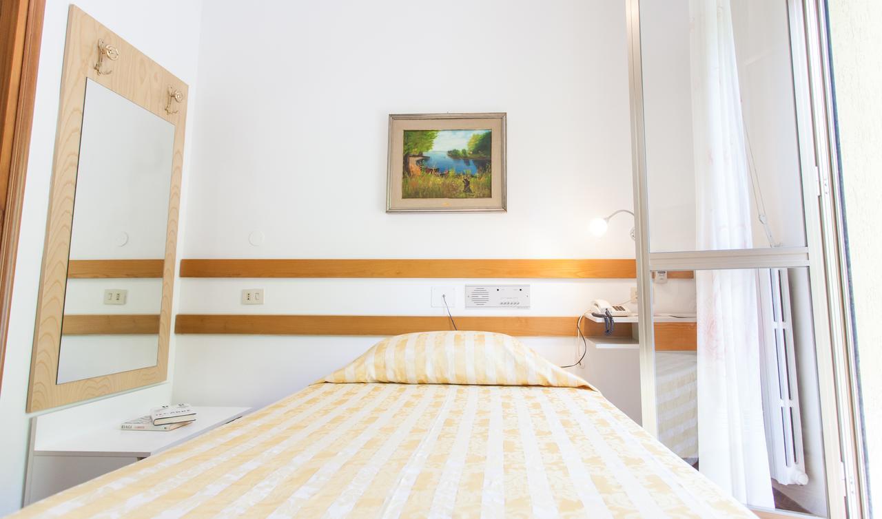 Hotel Rossini Tabiano Terme ภายนอก รูปภาพ