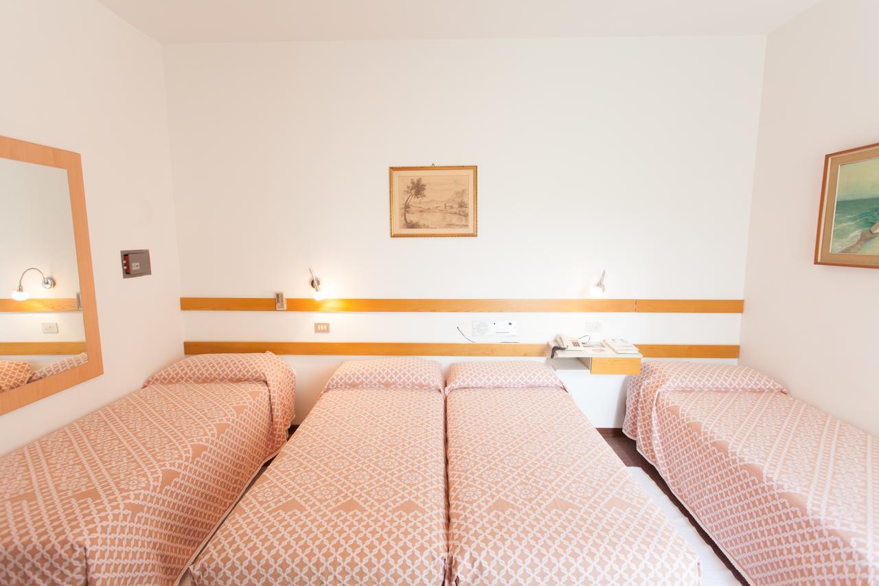 Hotel Rossini Tabiano Terme ภายนอก รูปภาพ