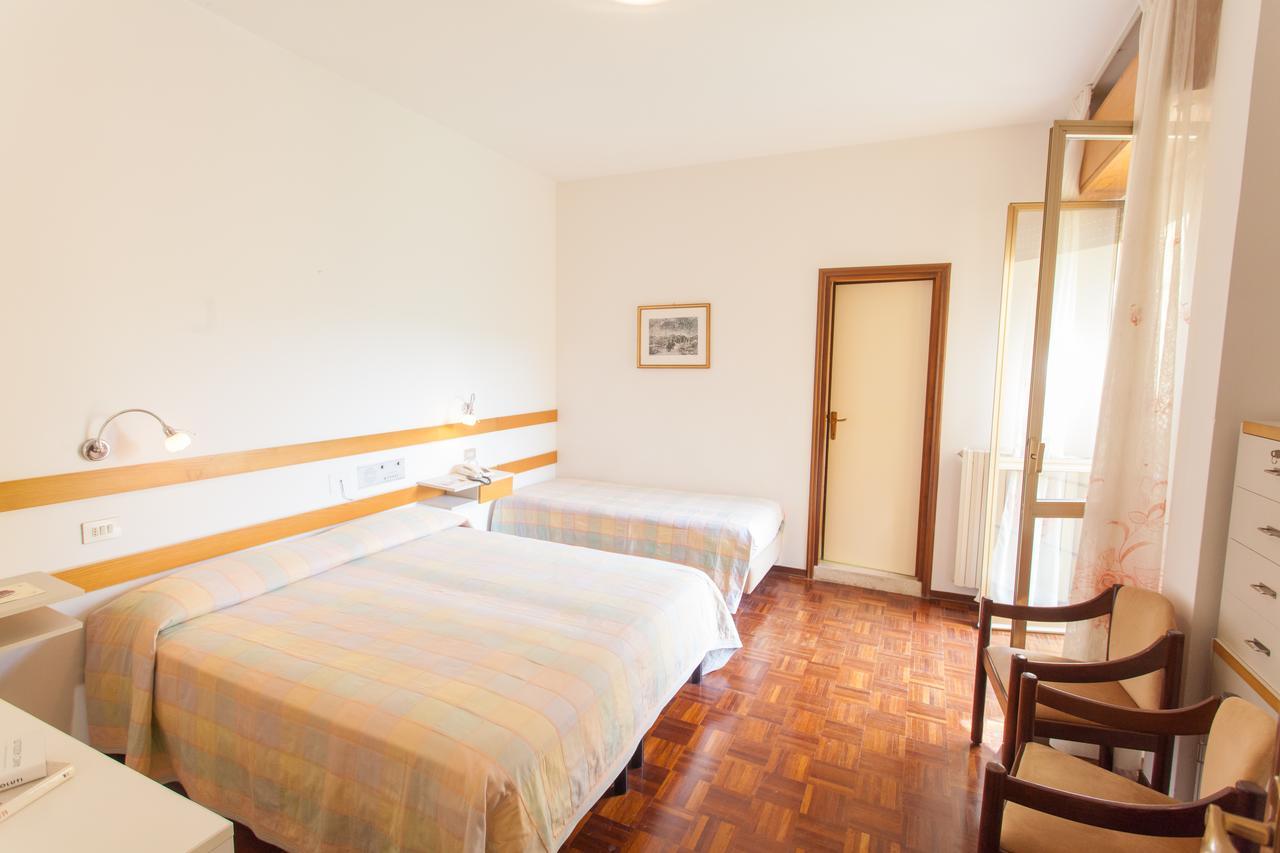 Hotel Rossini Tabiano Terme ภายนอก รูปภาพ