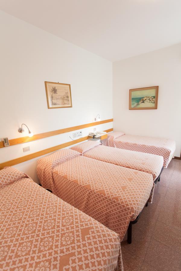 Hotel Rossini Tabiano Terme ภายนอก รูปภาพ
