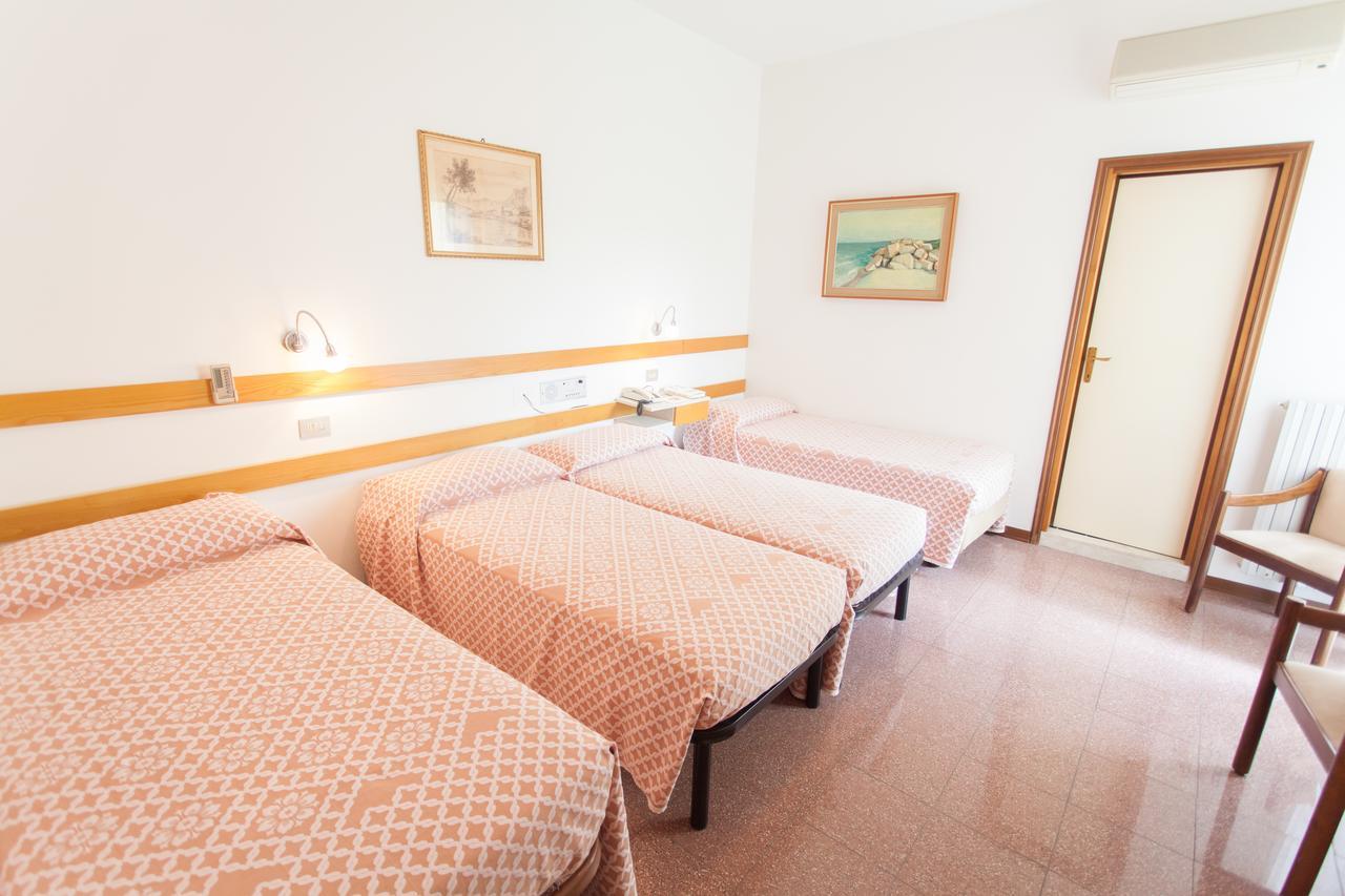 Hotel Rossini Tabiano Terme ภายนอก รูปภาพ