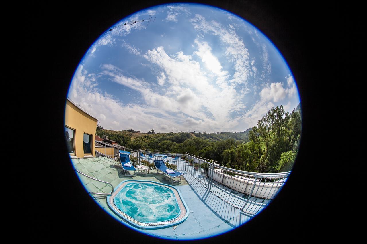 Hotel Rossini Tabiano Terme ภายนอก รูปภาพ