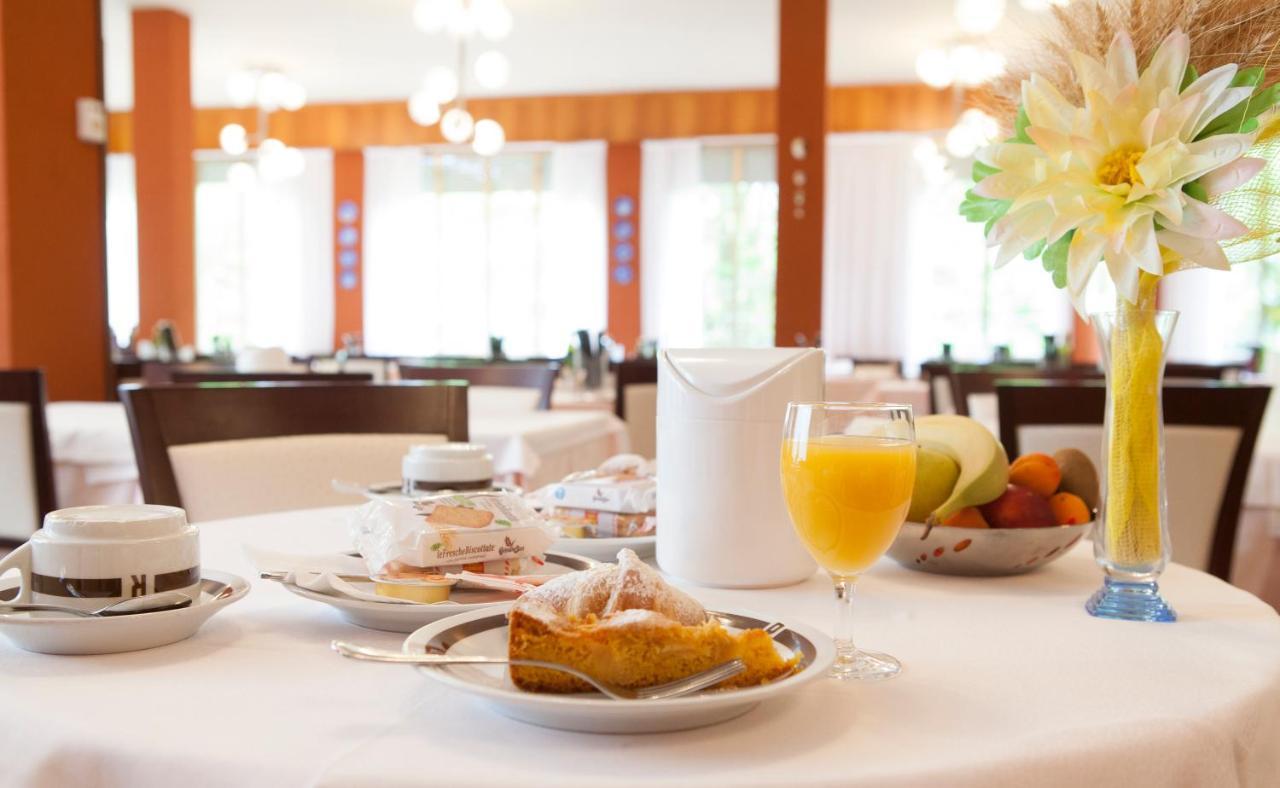 Hotel Rossini Tabiano Terme ภายนอก รูปภาพ